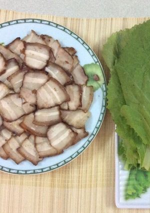 Hình của món Thịt ba rọi húng lìu áp chảo.