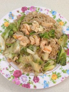 Hình của món Mì gạo lứt xào tôm mực.