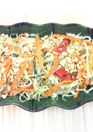 Hình của món Nộm xoài xanh và su hào.
