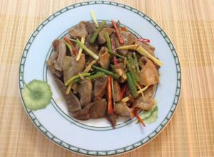 Hình của món Lòng lợn xào dầu hàu.