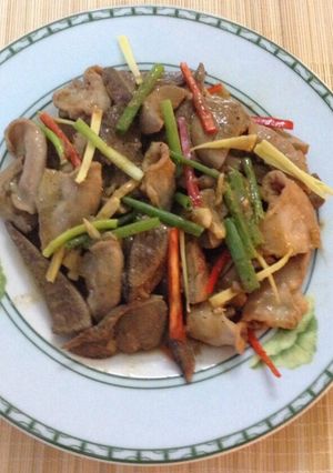 Hình của món Lòng lợn xào dầu hàu.