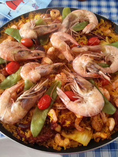 Una foto de Paella valenciana