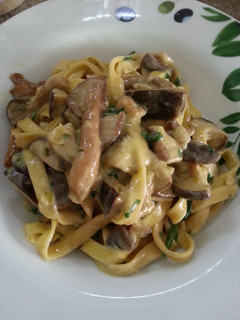 Una foto de Pasta con setas / hongos