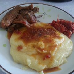 A picture of Stewed chicken Creole (organic) with polenta.