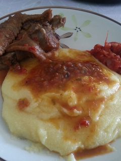 A picture of Stewed chicken Creole (organic) with polenta.