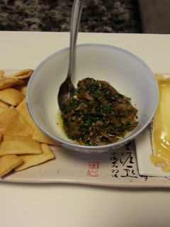 A picture of Mushrooms with garlic.