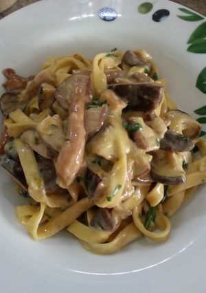 A picture of Pasta with mushrooms.