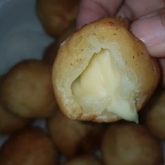 A picture of Korean Mozzarella Cheese balls.