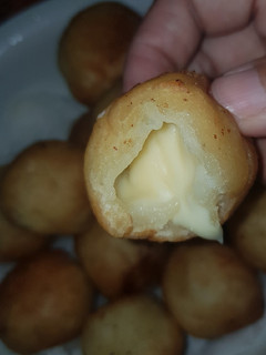 A picture of Korean Mozzarella Cheese balls.