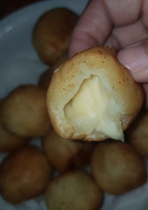 A picture of Korean Mozzarella Cheese balls.