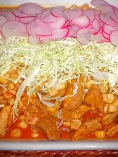Una foto de Pozole rojo al estilo guerrero