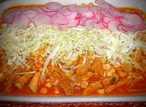 Una foto de Pozole rojo al estilo guerrero