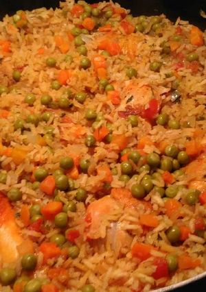 A picture of Arroz Con Pollo.