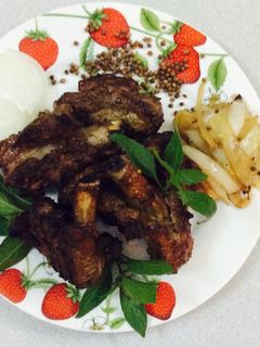 Hình của món Sườn heo nướng hạt mùi.