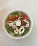 Canh hải sản với rau cần