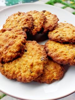Foto resep Thin and Crispy Oatmel Raisin Cookies
