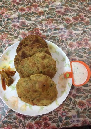 A picture of Masala puri.