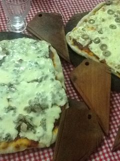 Una foto de Pizza de cebolla de verdeo y champiñones 