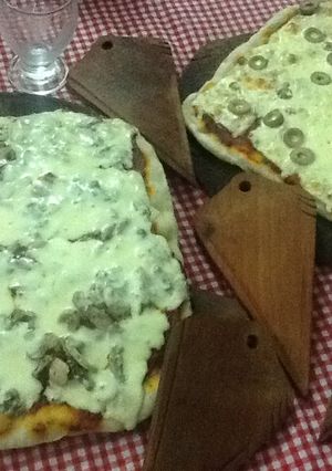 Una foto de Pizza de cebolla de verdeo y champiñones 