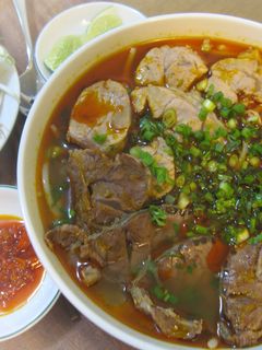Hình của món Bún bò Huế .