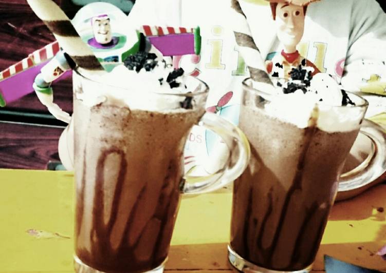 Recipe: Delicious chocolate cookies milkshakes