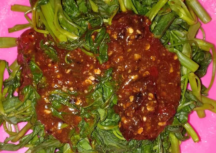 Brambang asem (rujak kangkung)