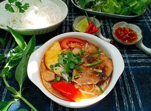 Hình của món Bún cá ngừ um.
