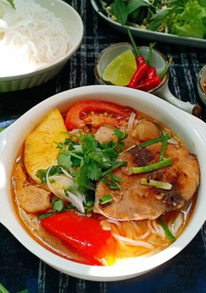 Hình của món Bún cá ngừ um.