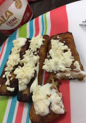 Una foto de Platanitos fritos rellenos de queso 🧀 😋