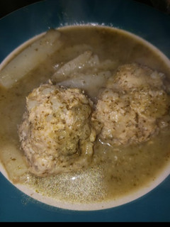 Una foto de Albóndigas de pollo en salsa verde