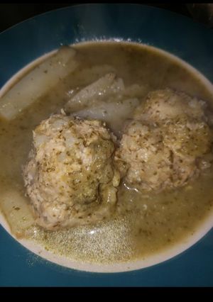 Una foto de Albóndigas de pollo en salsa verde