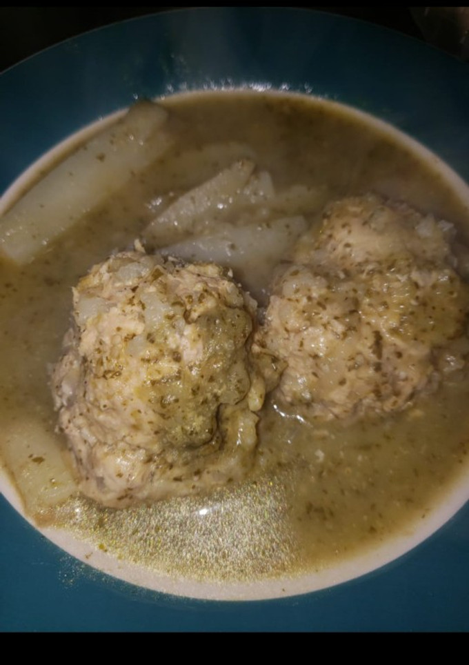 Una foto de Albóndigas de pollo en salsa verde