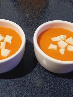Una foto de Sopa crema de calabaza y zanahoria 🥕🍵