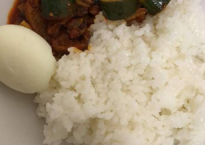 White rice and veggie sauce