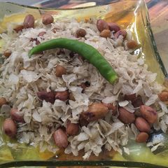 A picture of Flattened rice with peanut and black chana.