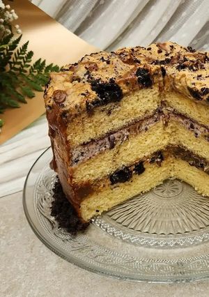 Una foto de 💍🍰Torta de aniversario 🍰 Bizcochuelo, rellenos y cobertura 🍰 Fácil y delicioso, para sorprender 🍰💍
