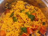 شعيرية بالنقانق والاجبان