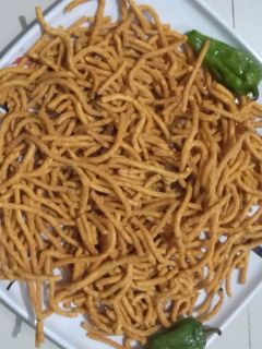તીખા ગાંઠીયા (Spicy ganthiya recipe in Gujarati) રેસીપી મુખ્ય ફોટો