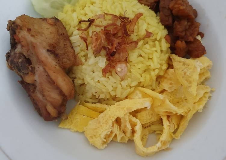 Lagi Viral Resep Nasi Kuning Rumahan yang Enak Banget