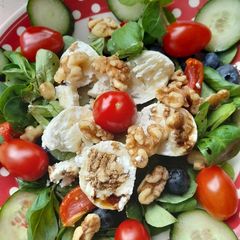 A picture of Goat cheese salad.