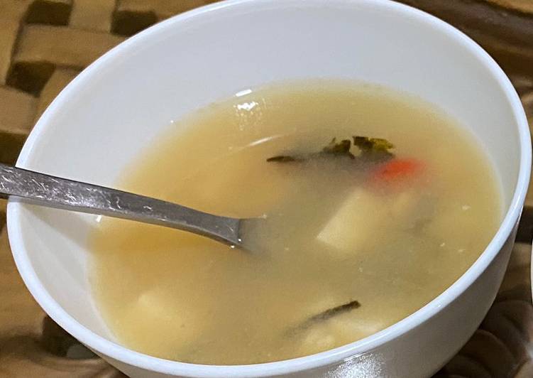 Bagaimana Menyiapkan Miso Sup Simple (3 bahan), Lezat Sekali