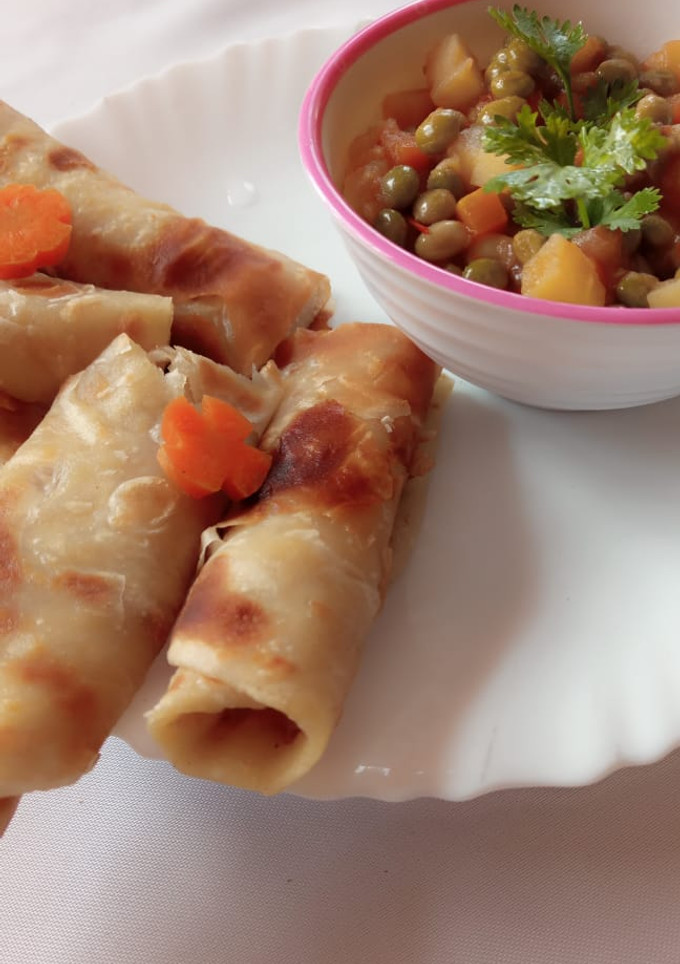 A picture of Soft layered chapatis.