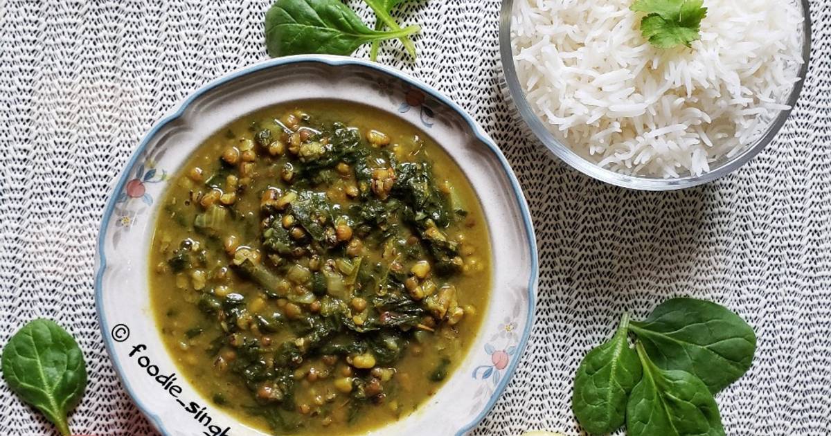 Whole Green Moong Dal Palak Recipe by Sanjita Kour Cookpad