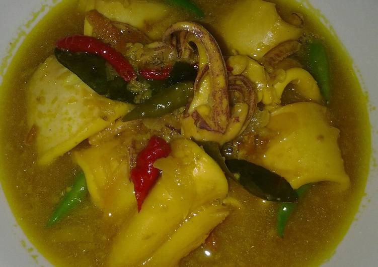 Resep Cumi pedas asam kuah kuning yang Enak