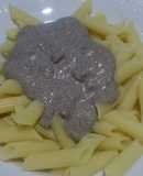 Plumas con salsa de champiñones