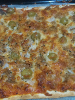Una foto de Pizza de atún y anchoas