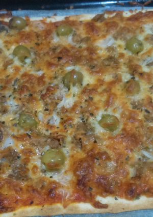 Una foto de Pizza de atún y anchoas