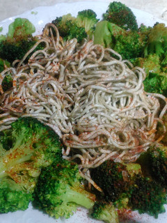 Una foto de Brócoli al vapor con gulas