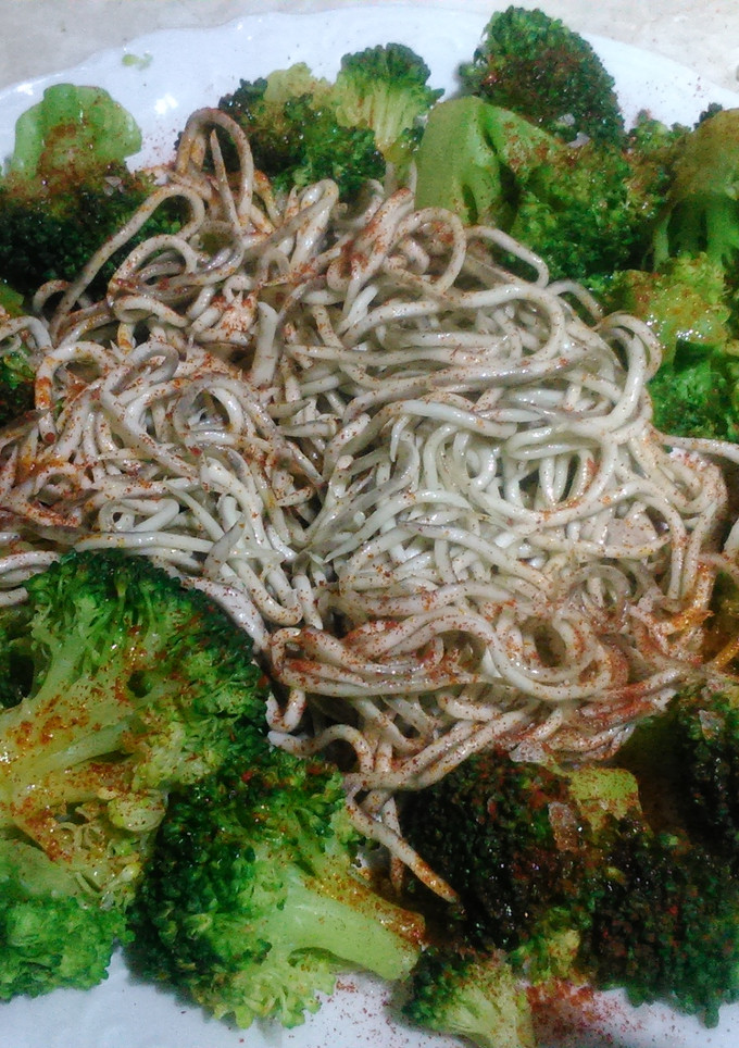 Una foto de Brócoli al vapor con gulas