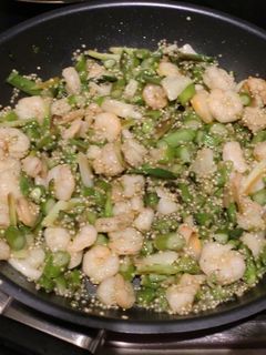 Una foto de Revuelto de trigueros y quinoa "para tupper" 